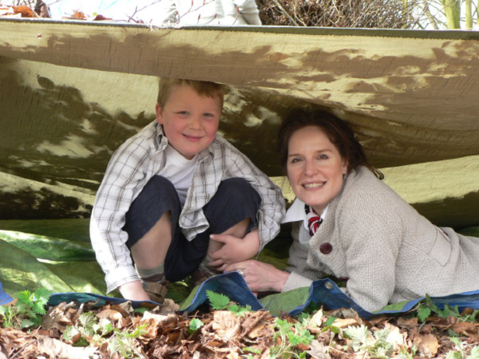 select left of pic for previous, right for next, top for index