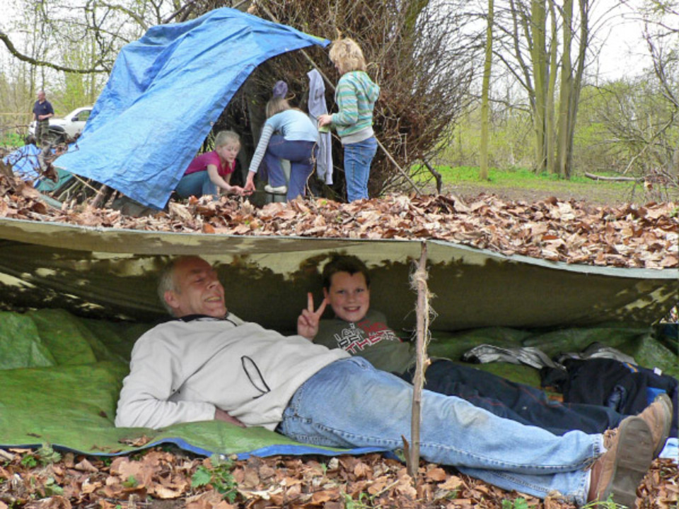 select left of pic for previous, right for next, top for index